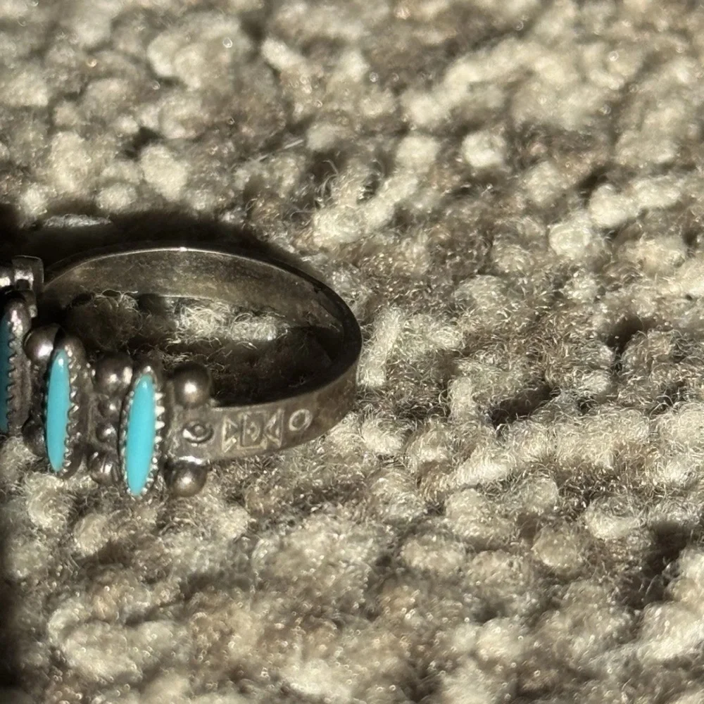 VINTAGE OLD PAWN ZUNI STERLING JANICE PALOMA NEEDLEPOINT TURQUOISE PINKY RING - Picture 2 of 5